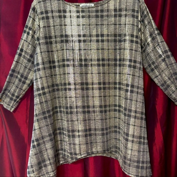 Peck & Peck Tops - PECK & PECK BLACK AND SILVER ASYMMETRICAL LOOSE FIT TOP EXCELLENT CONDITION